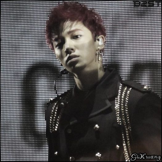 [KK] .. -__- .. [se uita spre Hoon] ..o fi farsa.. sau.. ? :-s..