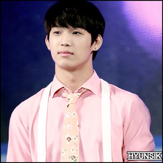 ;; S-a dus naiba incalzirea mea. -.- [isi da tricoul jos;sare in apa;innoata spre H] UNDE ESTII? -.-