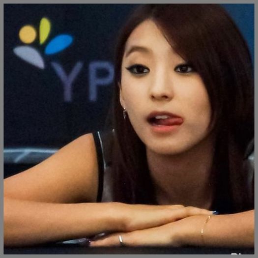 [:)] ..Give me five. :)) La feel, ca si Hye..Luhane. :( :))