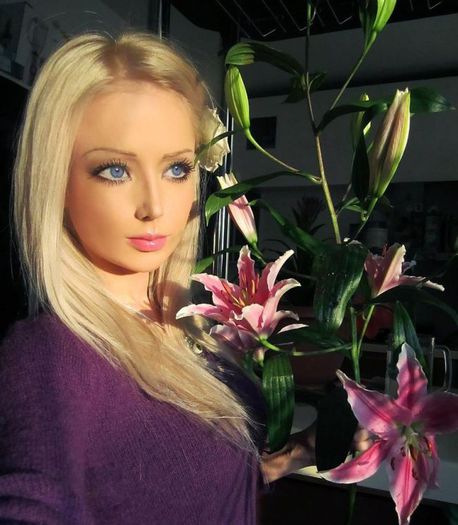 barbie-exista-in-realitate-o-rusoiaca-de-21-de-ani-seamana-leit-cu-celebra-papusa-galerie-foto_21 - fete care arata ca si barbie
