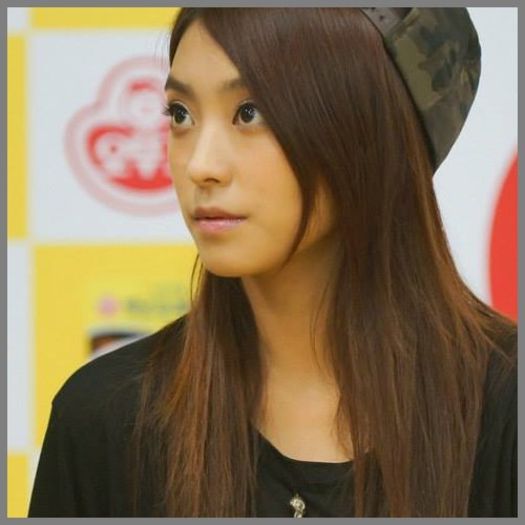 [:)} Bine..Luhan atunci. :3 De ce Hyun? :) :-s :))