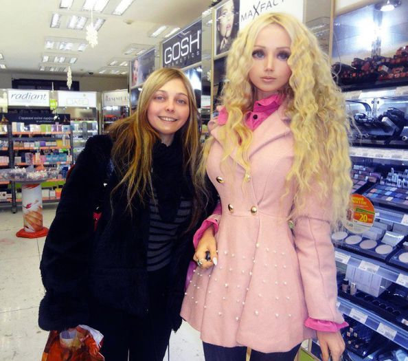 25030_383569861735679_1460080047_n - fete care arata ca si barbie