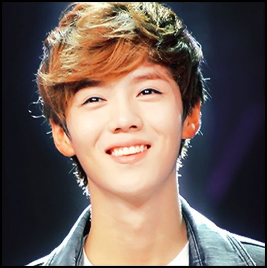 (LH) ..Aha. :> :)) Nu imi place cum suna Sosie..ce zici de Clona? :> :))