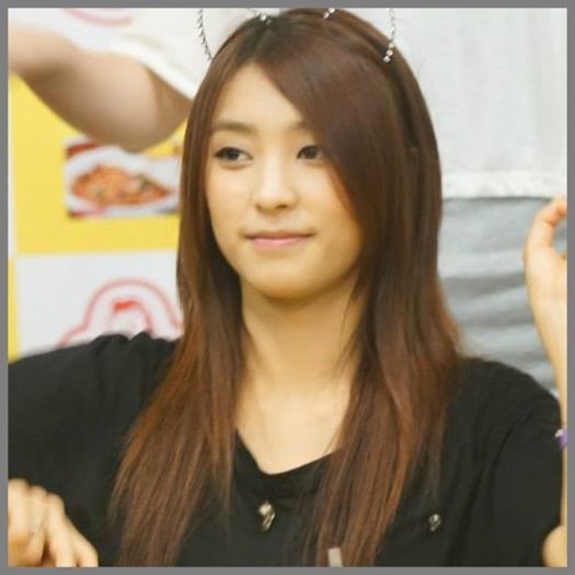 [:)] In loc sa fie si el mai apropiat de Krys nu de Jess. -.- :))