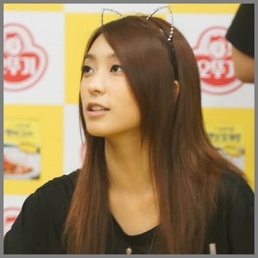 [:)] Defapt daa. :)) Pai, Hye..`Love, love, love` . :))