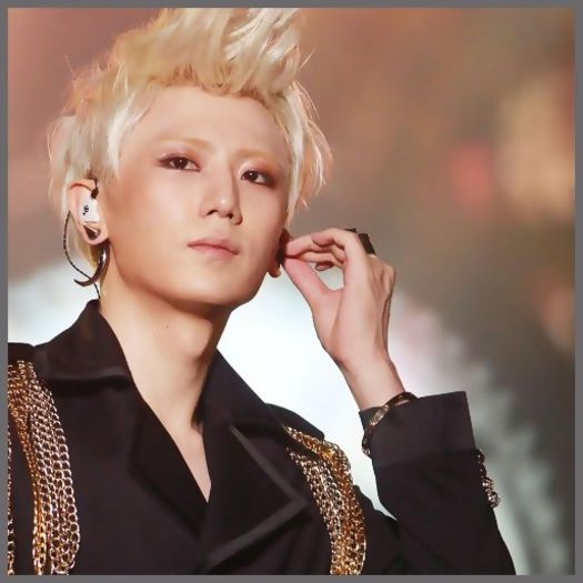 [(:] ... Ok.. :) ..[o saruta] Ai grija. :)