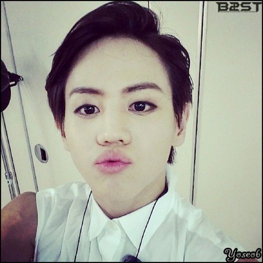 [:X].. Nee.. [o trage de picior; Hye` cade pe spate`n apa] ..Hopaa..