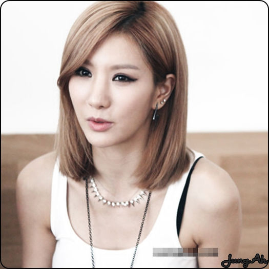 • [ajunge langa el|il prinde de maini|il impinge in apa] Na, daca te-ai oprit :)) Hey :-h