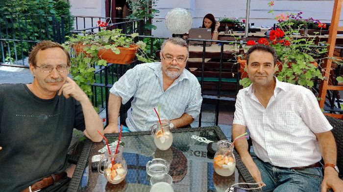 Cu Marius SIMA-Spania si Mihai CHENDIMENU-Italia, la o limonada calda ..