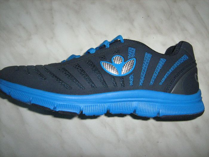 Adidasi A1 - 65 ron transport inclus