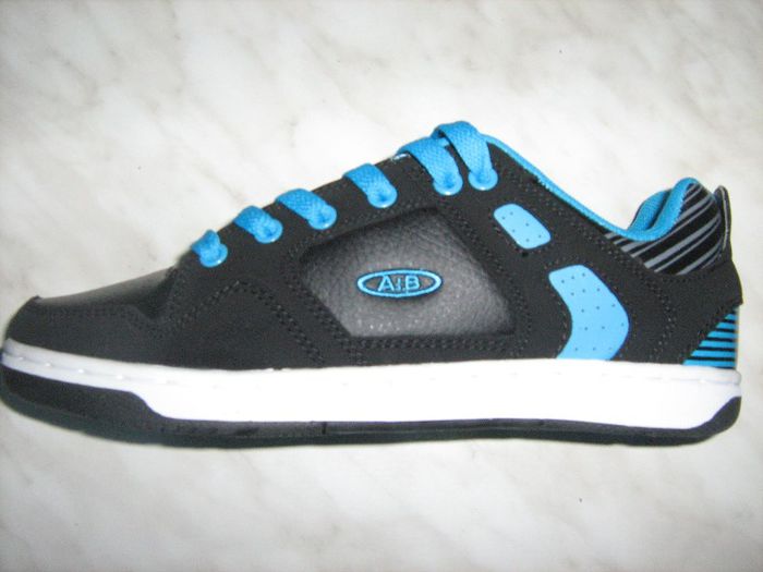 Adidasi A;B - 55 ron transport inclus