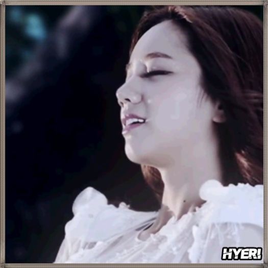 @. ..Ce moalee. ^^ ..[se intinde; se intoarce pe o parte; pune o mana sub cap; adoarme]