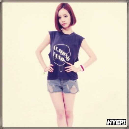 @. ..Aici. [ia batul de la Mel; arunca la cos; se intoarce] ..