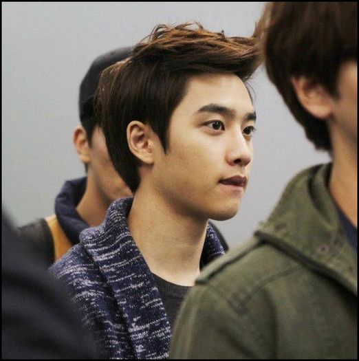 (D.O) ..-_- De ce eu ? Hai,miscaa..(il trage pe Luhan dupa el) Byes. :).. (Pleaca)