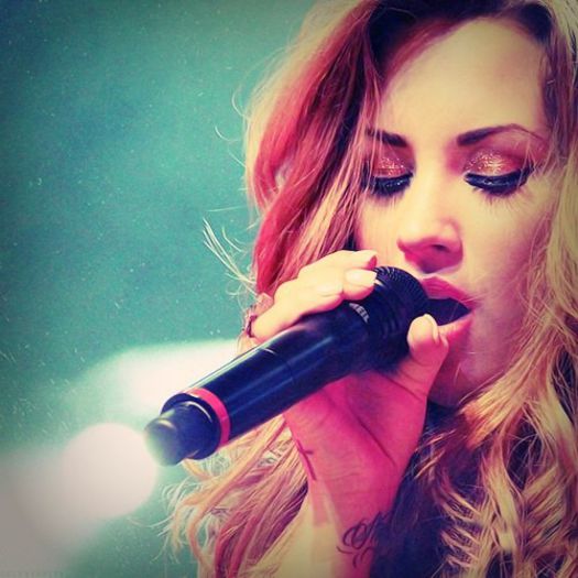 Demi-Lovato-15