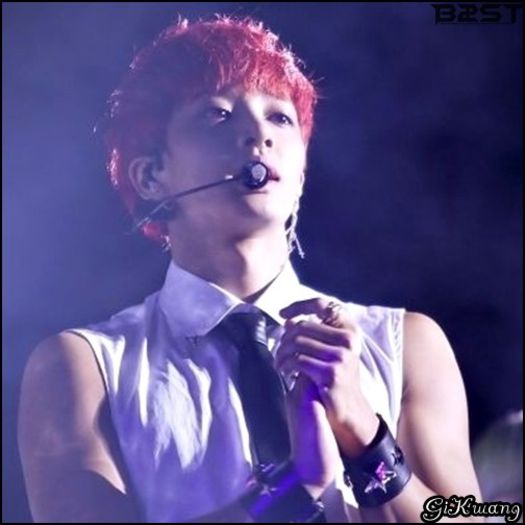 [KK] ..Sau.. o fi inceput Hye` cu romanele ei.. -_-