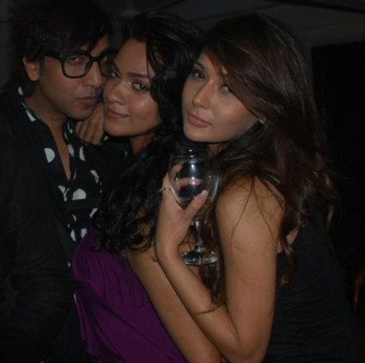 483464_120143211480103_639243843_n - sara khan after party