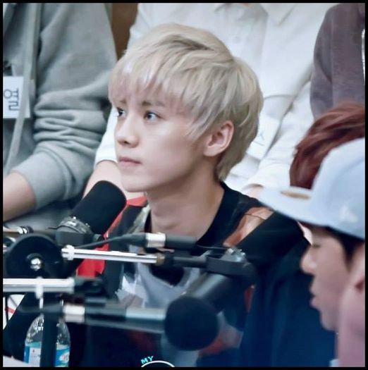 (LH) ..Glumesti nu? :-s Kris.. :o3 (se uita la el cu fata de catelus) ;;) - l - x - Episodul 90 - x - l