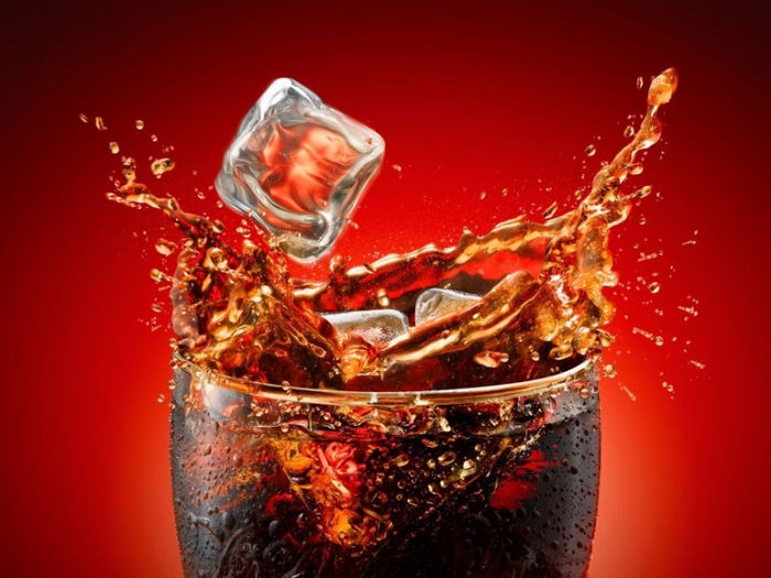 ce-se-intampla-daca-fierbi-o-sticla-de-coca-cola-experimentul-care-iti-va-taia-pofta-de-suc_size1 - Ce se intampla atunci cand pui Coca Cola la fiert----Explicatia data de specialisti
