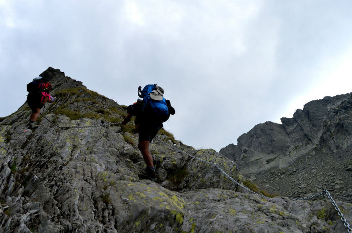 S-a rupt lantul de iu-bi-rrreee :))