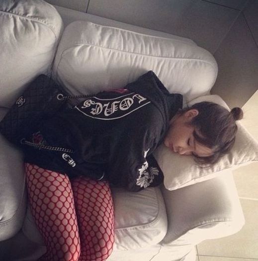 20 - 2NE1 sleeping