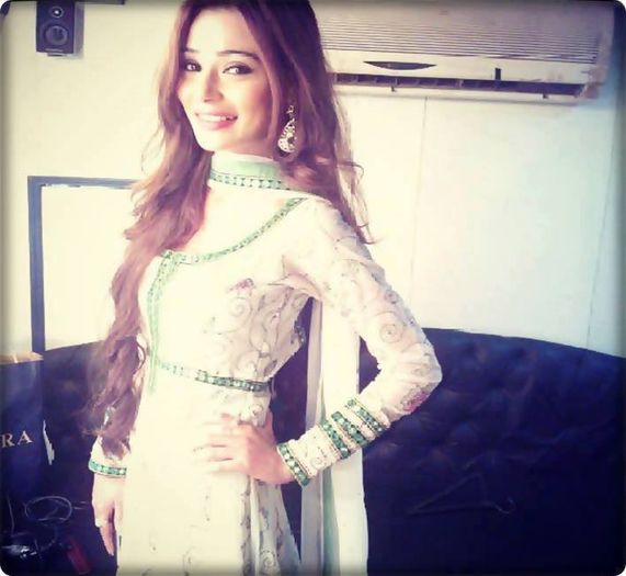 994297_614293681928907_1535695159_n - sara khan my favorit actress