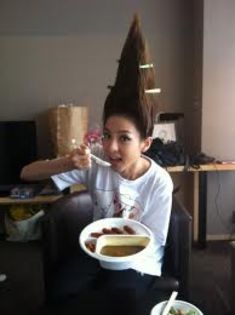 2 - 2NE1 eating