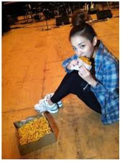 7 - 2NE1 eating