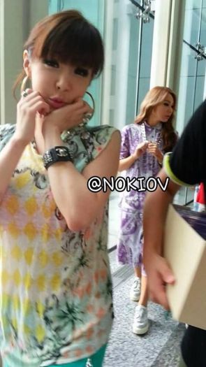 16 - 2NE1 eating