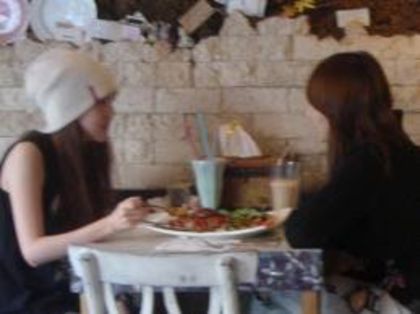 24 - 2NE1 eating