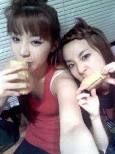 31 - 2NE1 eating