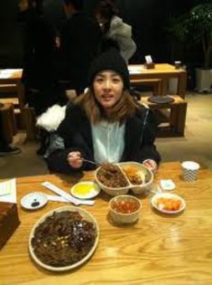 40 - 2NE1 eating