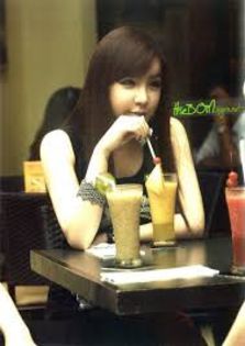 44 - 2NE1 eating