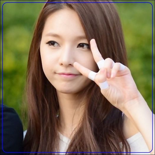 <J> (se intoarce cu o inghetata)..:-L.. Yoseob ! Te urasc ! :-L
