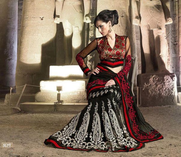 486668_581688828521972_258918472_n