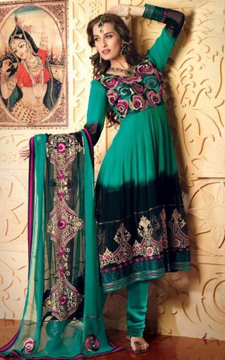 215367_576712772352911_2138526672_n - Salwar Kameez