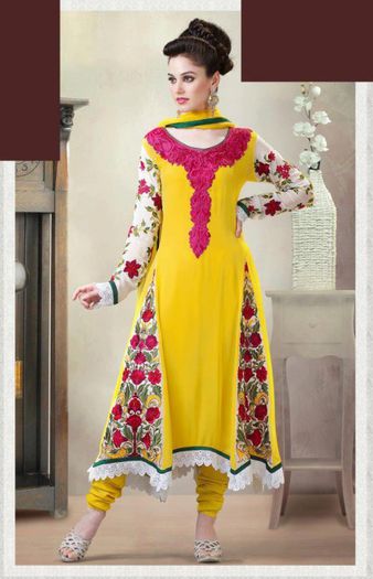 420628_576087679082087_1871507801_n - Salwar Kameez