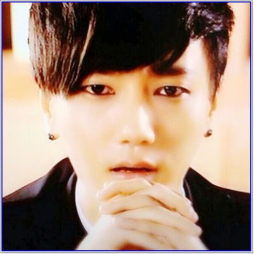 <Y> Pot sa fac ce vreau :-?..numai sa nu urc pe scena -_-...Da beau la ora asta:))