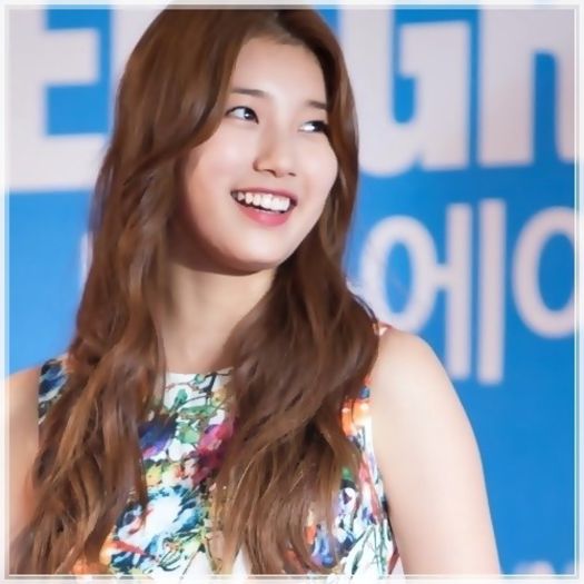 (*) ..:)) ..Si ..Kyu`... cu cine vei sta in camera? :-? ..[se aseaza pe canapea]