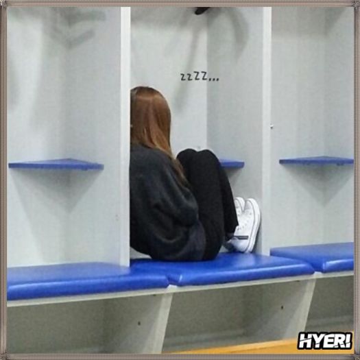 @. ...(:| ...[se lasa pe spate] .. Pff... [bate cu degetul in parchet; adoarme] - l - x - Episodul 92 - x - l