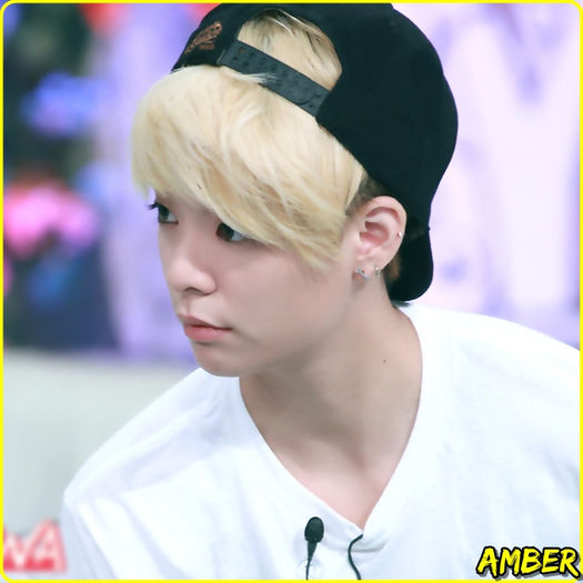 () :D :)) [se aseaza jos] Sii..de ce vroiai sa scapi de ea? :)). - l - x - Episodul 92 - x - l