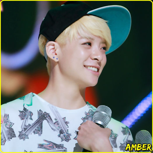 () Sulli..el nu fuge de ea..o iubeste,iti amintesti? :3 :)) [bea].