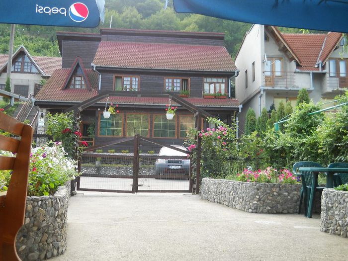 pensiunea Maria , golful Bahna.