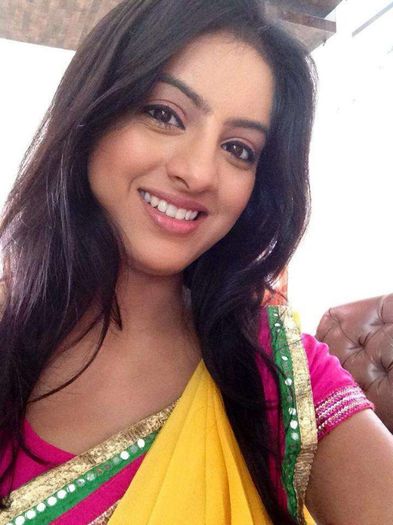 deepika-singh-in-saree-smiling-face - Deepika singh aka sandhya