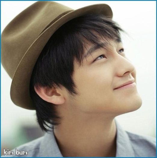 KB. [se uita la ea,o saruta] :o3