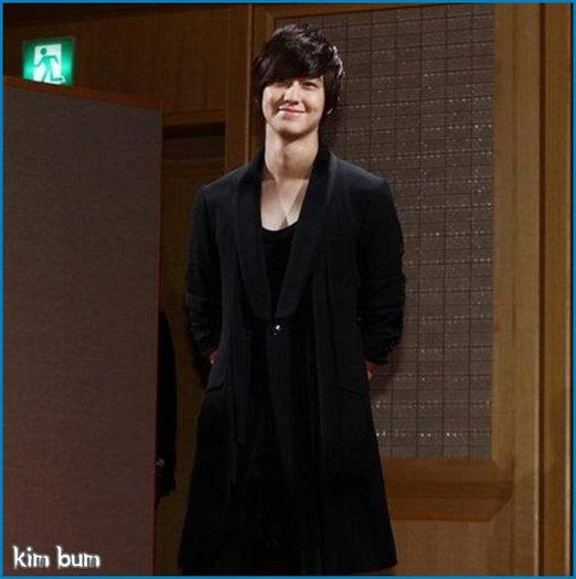 KB. Hmm,secret. ;;) :3 [o ia de manuta si pleaca :3]