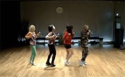 g2 - 2NE1 dance practice