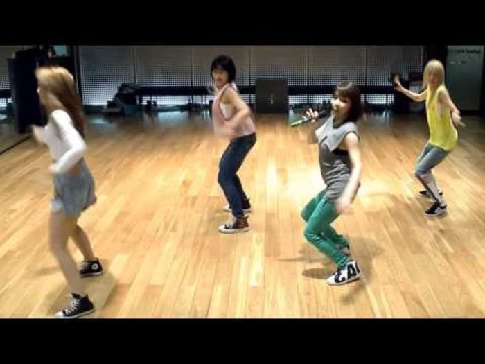 h1 - 2NE1 dance practice