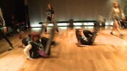 h2 - 2NE1 dance practice