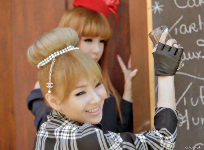 94 - 2NE1 funny moments